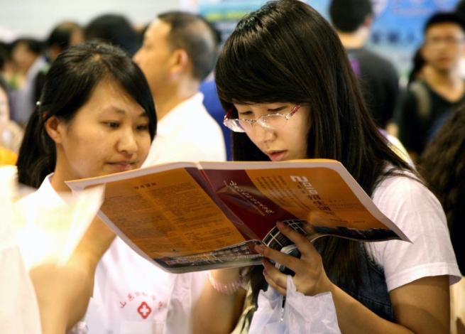 本科二批滑档能继续报专科吗,本科二批滑档的专科会优先录取吗