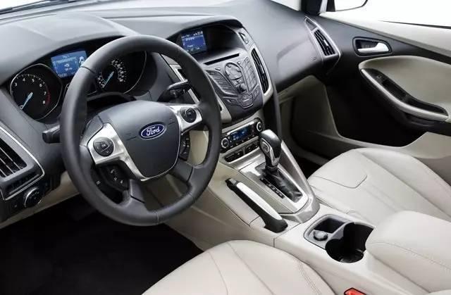 15年福特福克斯1.6自动挡动力操控,福克斯轿车最新款深度测评