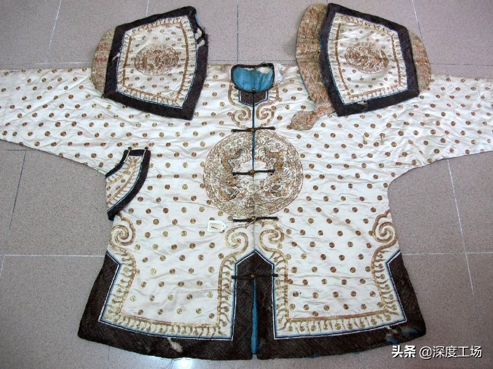 高原肉搏！迷彩军大衣厚实，不怕棍棒工兵铲：防御力远超羽绒服