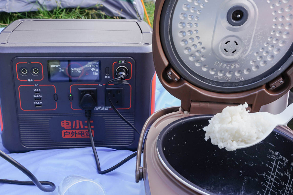 外出露营用电全靠它,电霸级别电小二户外电源1800W测评