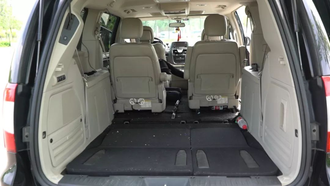 16万的豪华MPV动力充足面子管够，颠覆了我对美系车的看法