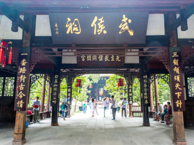 吕布和关羽在正史之中谁厉害,关羽打不过庞德