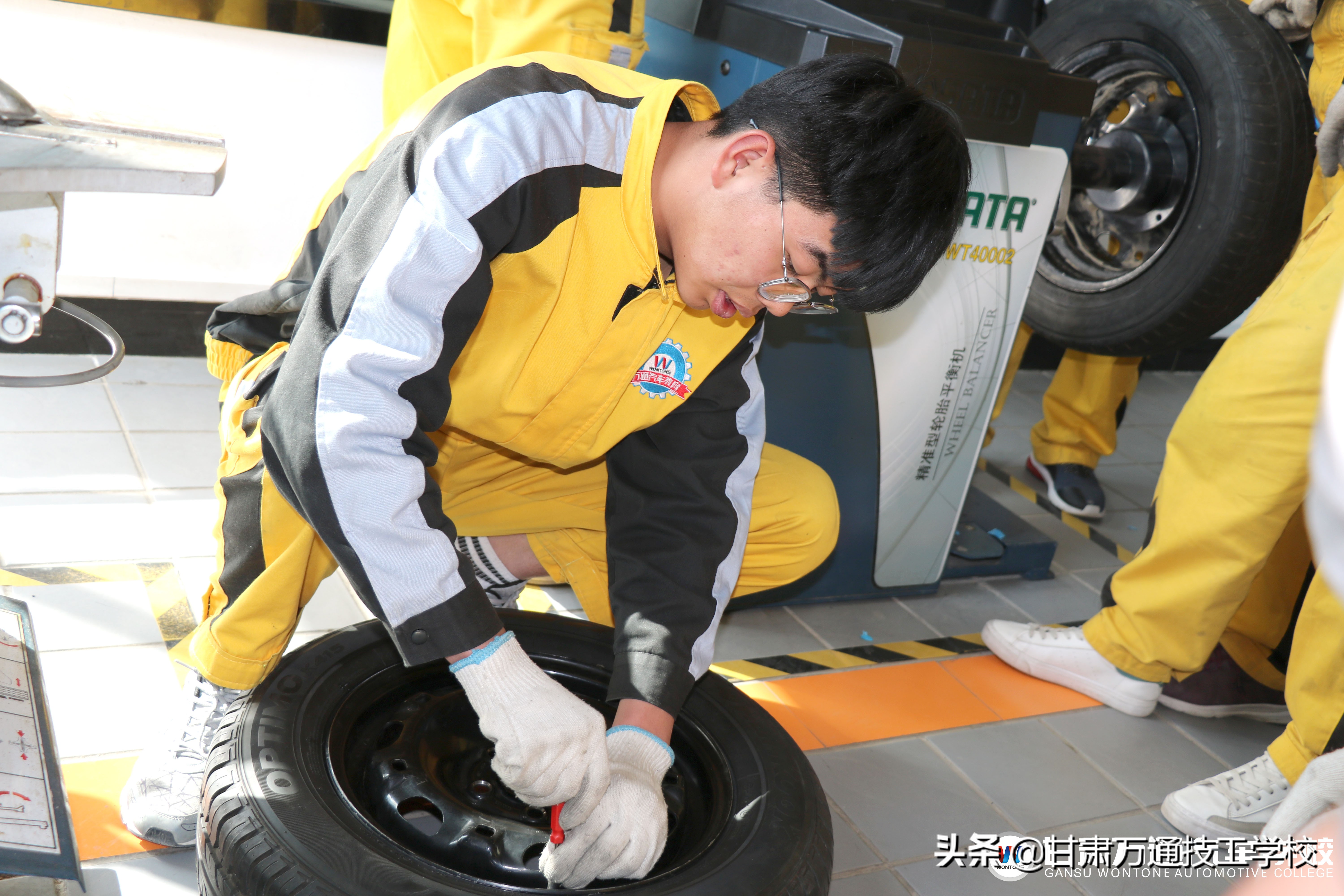 汽车前轮吃胎怎么维修,车辆前轮吃胎会有什么现象