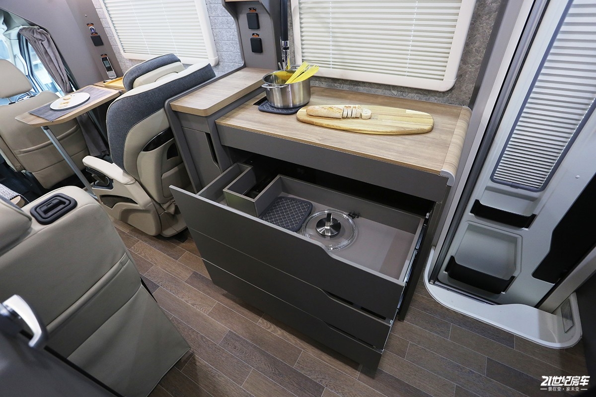 锐仕c1房车改装案例,锐仕c型房车最新款