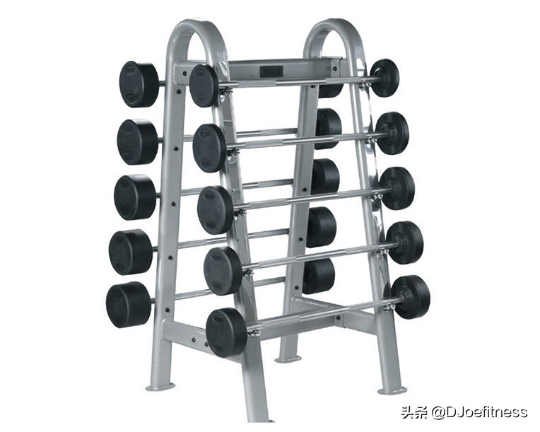 在健身房里练杠铃哑铃的正确动作,健身器械是练习轻的还是重的