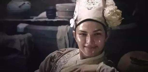 男人做到这4点才更吸引女生,男人怎么做才能让女生喜欢上你