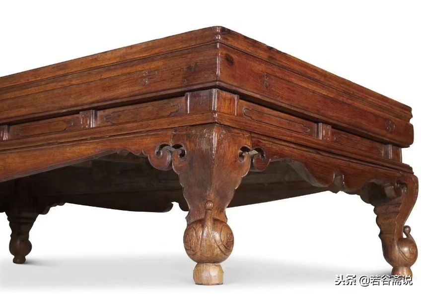 你看这张榻：破旧吗？破旧！大气磅礴吗？没觉得！可它值3105万！