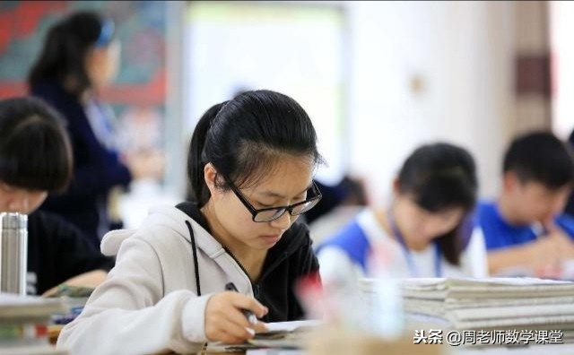 初中数学实际问题与二次函数教学,初一数学二次根式解题讲解