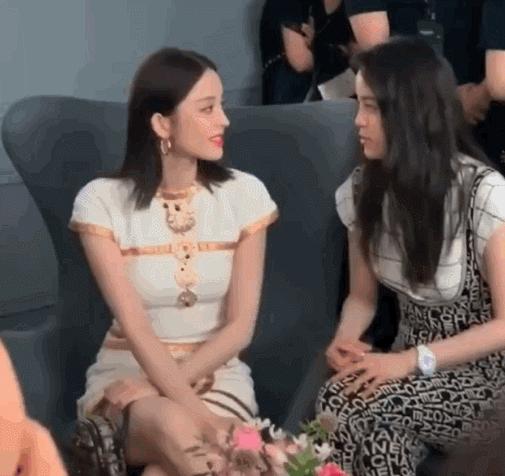 为什么塌鼻梁的女生侧脸好看,塌鼻子的女生不好看