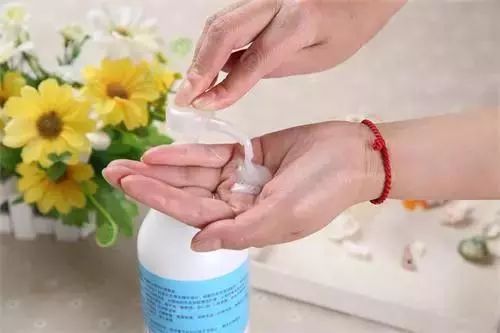 多久给猫咪洗一次澡猫咪洗澡攻略,猫咪一年洗两次澡