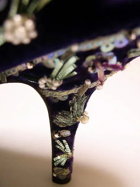 高跟鞋的前世,高跟鞋的前世故事