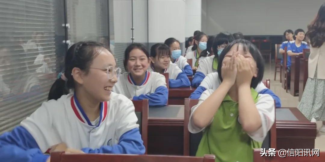 开展青春期女生健康知识讲座,浉河区中小学生心理健康讲座回放