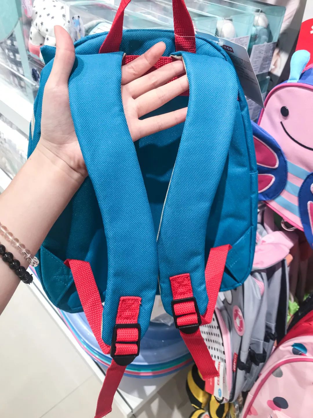 200-500儿童书包,儿童书包买轻便的还是减压的好