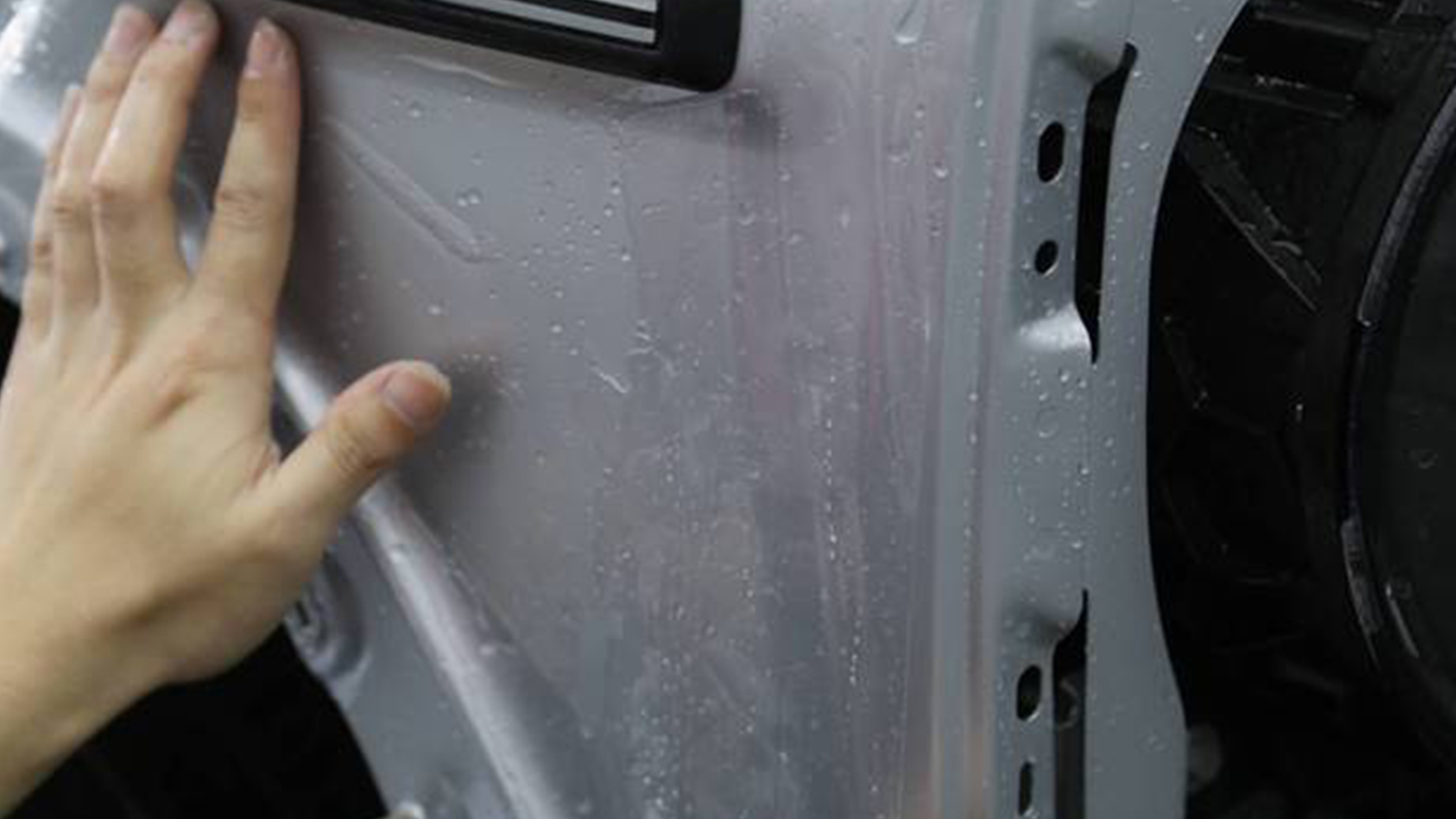 隐形车衣贴膜掉漆,贴了隐形车衣被剐蹭伤漆了怎么办