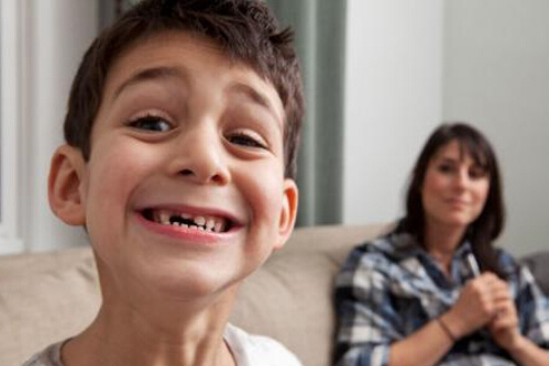 宝宝1岁多了还没长牙齿正常吗,宝宝1岁还未长牙正常吗