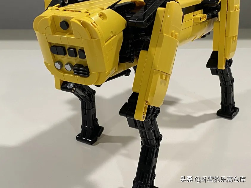 用乐高搭建机器狗，这种冷门题材是不是你的菜？