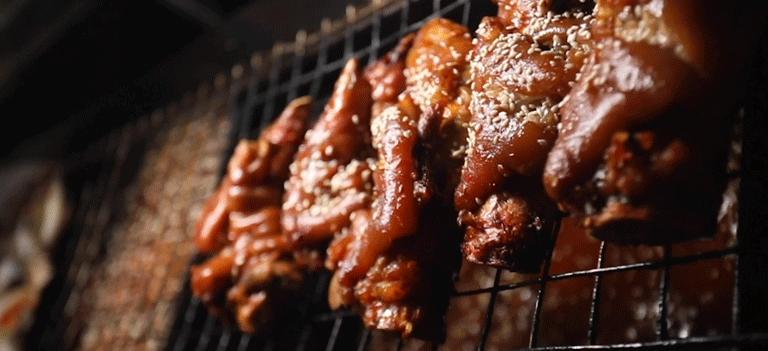 木屋烧烤夏季也有烤全羊吗,木屋烧烤的烤全羊