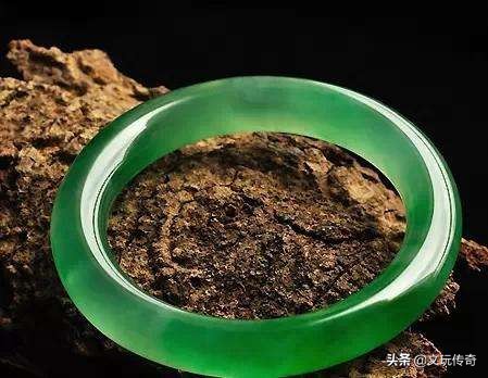 翡翠手镯摔断裂,翡翠手镯摔断内部应该是怎么样的