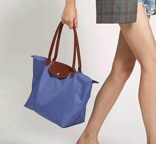 比DIOR晚成立两年，但它的饺子包火了70年，众多女星对它爱不释手