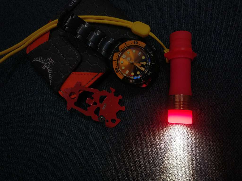 夜光电筒超亮,夜光电筒蓝光