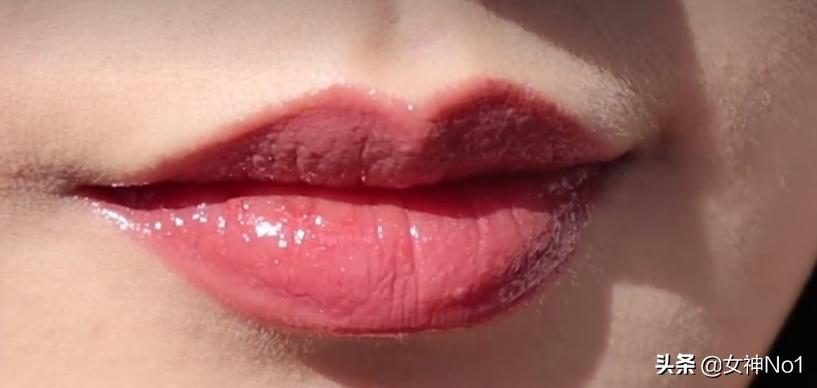 李佳琪口红榜：集齐四只超滋润，超显白必剁手告别黄肤唇干