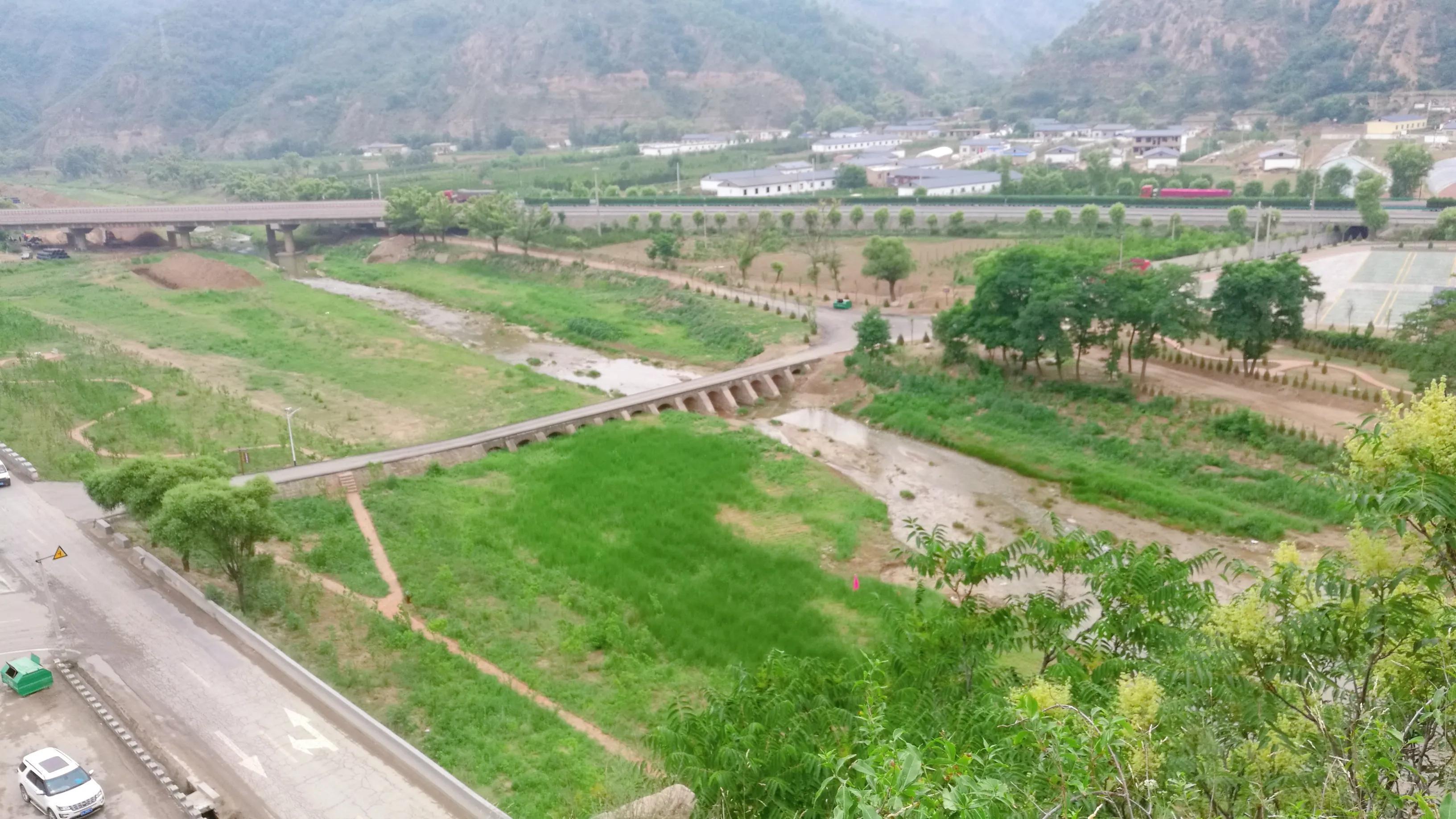 走进延安—登顶圣地宝塔山，感受安塞腰鼓山，游览佛道合一云台山