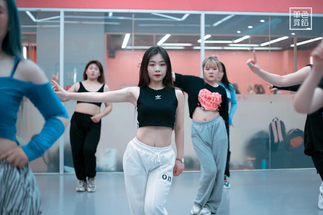 体能差，舞感再好也白搭！学跳舞该如何训练体能？