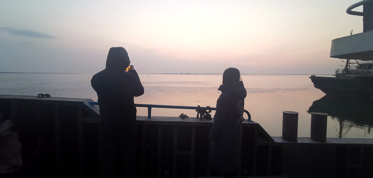 摄影：静静的渤海湾（捞鱼尖村渔船码头）