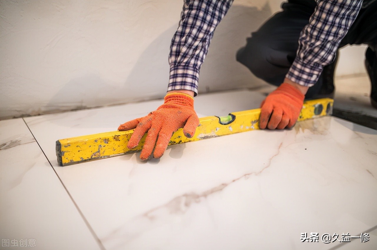 地面贴砖和找平可以一起做么,两者之间的先后顺序是什么