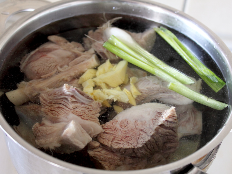 如何熬羊骨头汤,怎样熬羊骨头汤香好喝