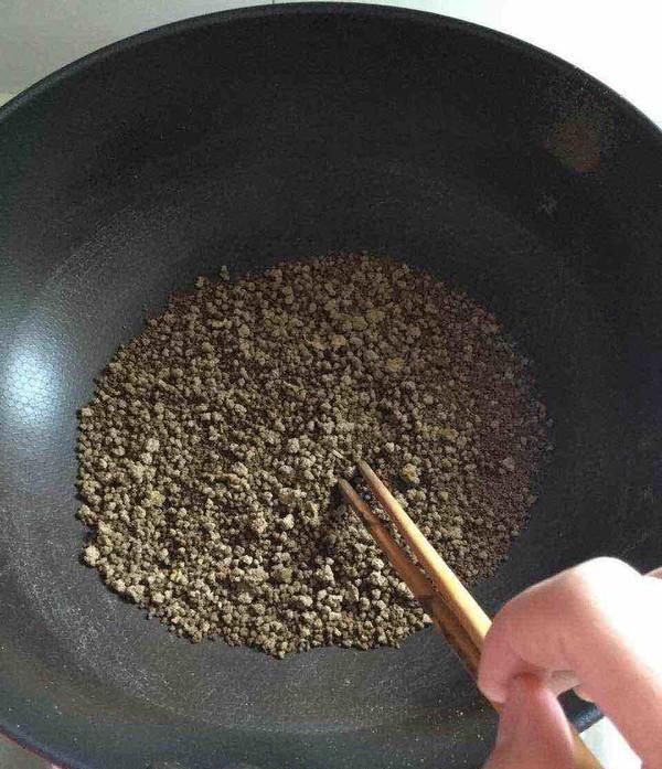 猪肝怎么做成粉给宝宝吃,如何给儿童做煮熟的猪肝