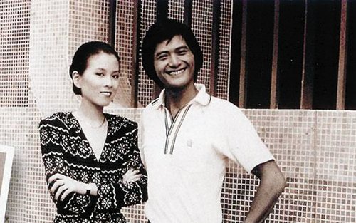 周润发谭咏麟爬山视频,周润发带群星爬山视频