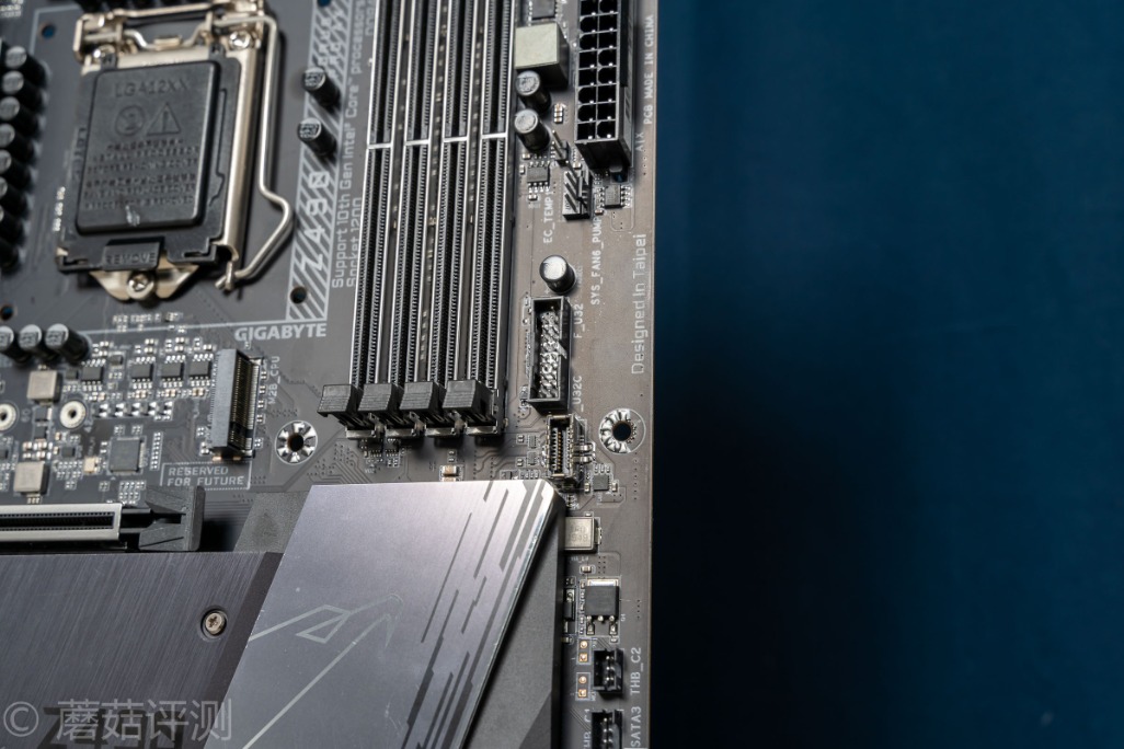 技嘉z490aorusproax主板多大,技嘉z490aorusproax是超级雕吗