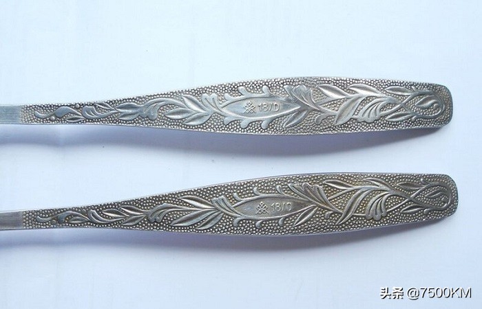 俄罗斯奶奶橱柜里拿出的餐具到底值多少钱