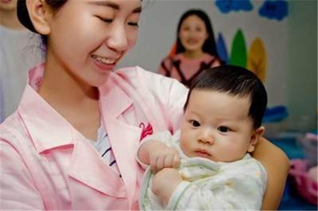 怎样才能找到一个合适的保姆,为啥找个靠谱保姆这么难