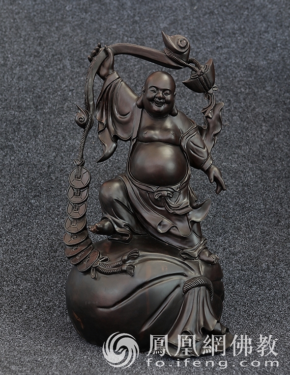 桐柏山木雕博物馆弥勒佛雕像,桐柏木雕博物馆龙的雕像