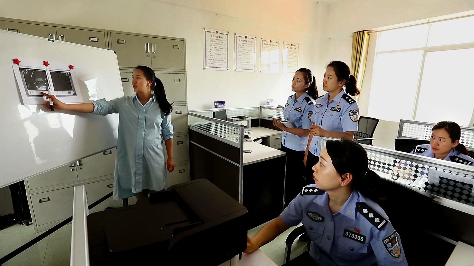 边境女警亲述缉毒经历：孕妇*体下**藏毒最小嫌犯12岁，抓捕过程惊心动魄