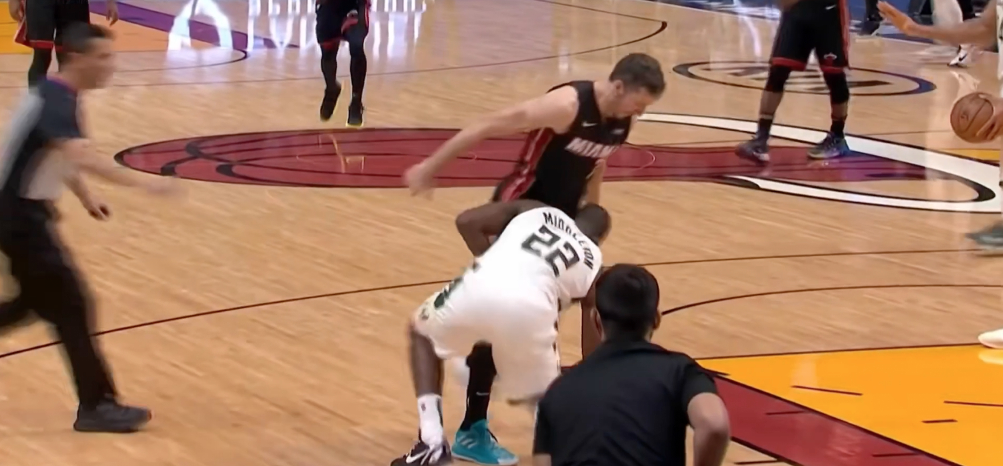 雄鹿与热火冲突,雄鹿与公牛爆发冲突