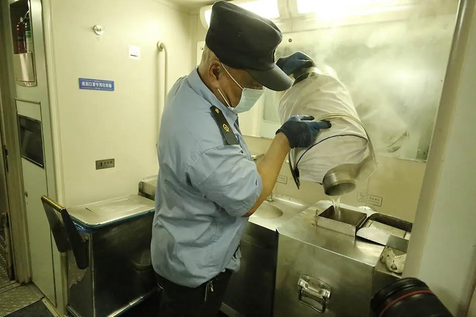 中国最贵火车行程,这趟火车创下四个中国铁路之最