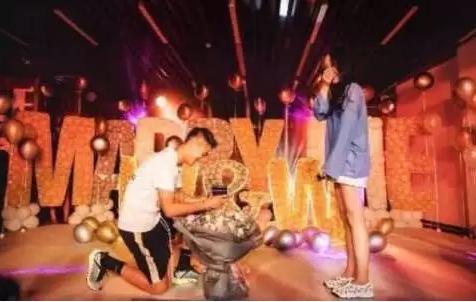 韦世豪求婚女友哪一场,韦世豪求婚视频