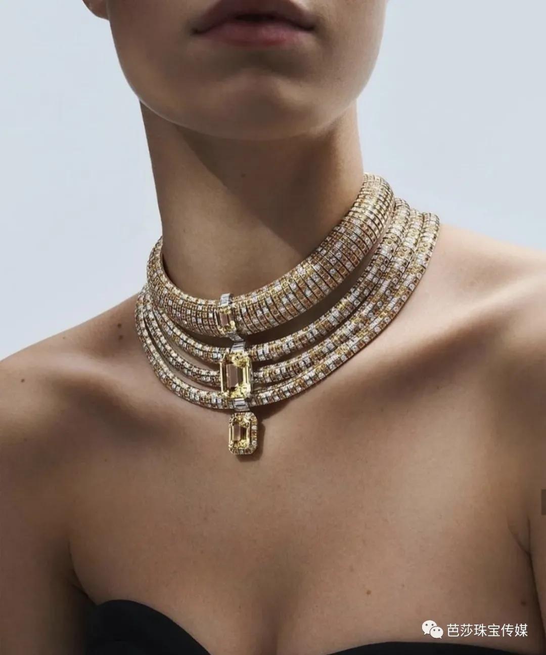 2021流行色亮丽黄太难穿?一件珠宝让你时髦一整年