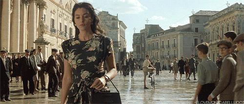 她是全球公认的最性感女神：“裸露”却不情色的人间*物尤**