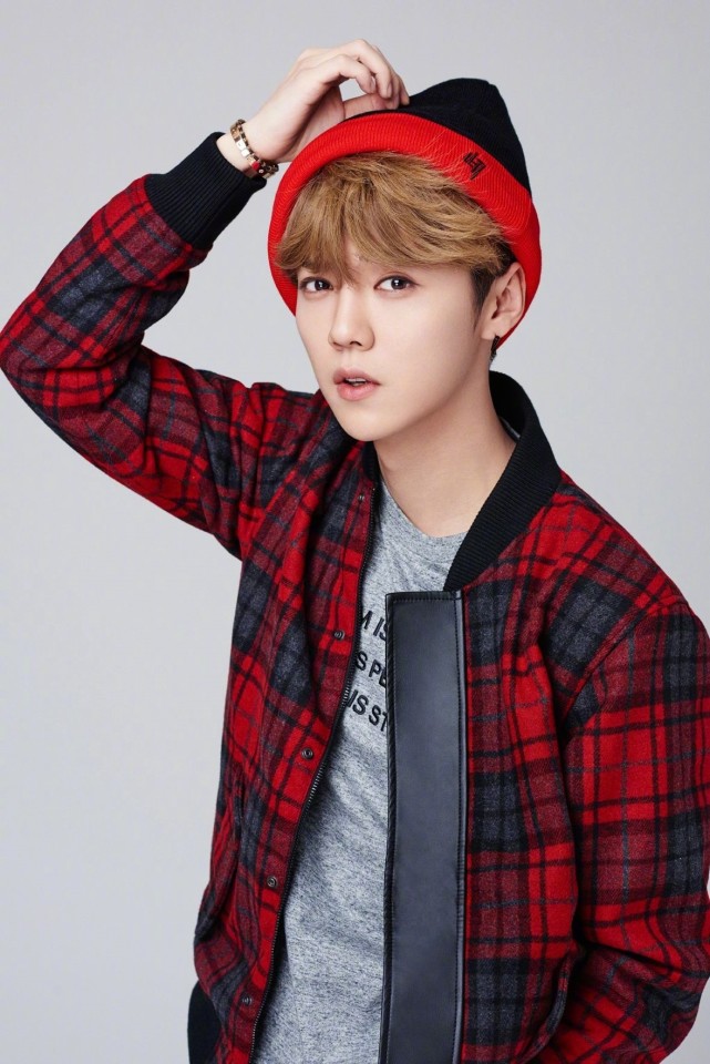 鹿晗最新广告大片曝光，粉色服装混血感满满，内娱颜值天花板