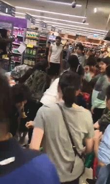 澳洲中国大妈抢奶粉,华人在国外抢奶粉