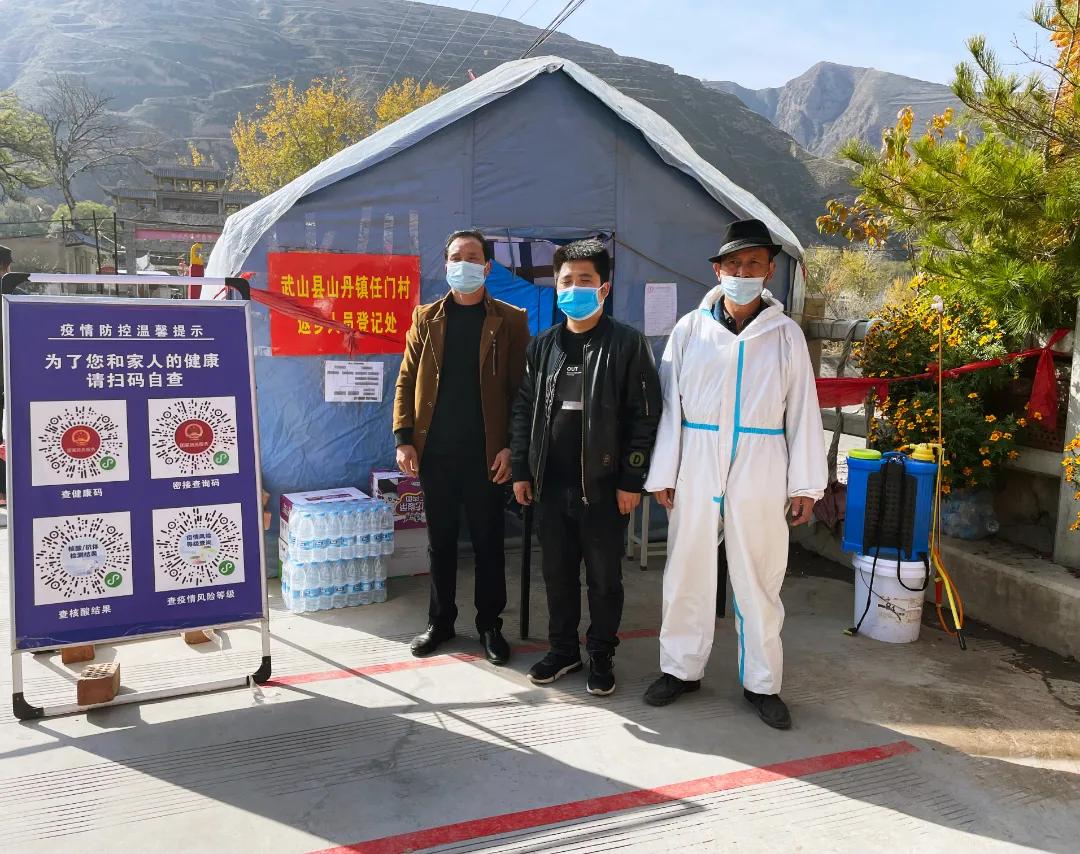 武山县慈善协会、武山零距离*党**支部，联合武山双虎家私、渭水园农资捐赠