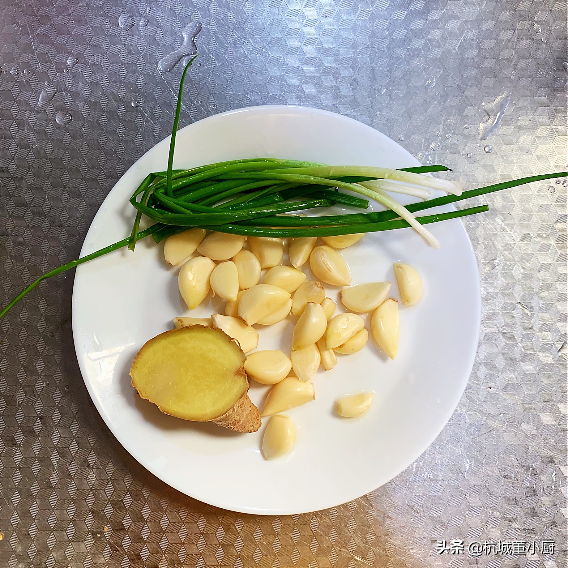 大厨红烧鲳鱼最正宗的做法,蒜子鲳鱼