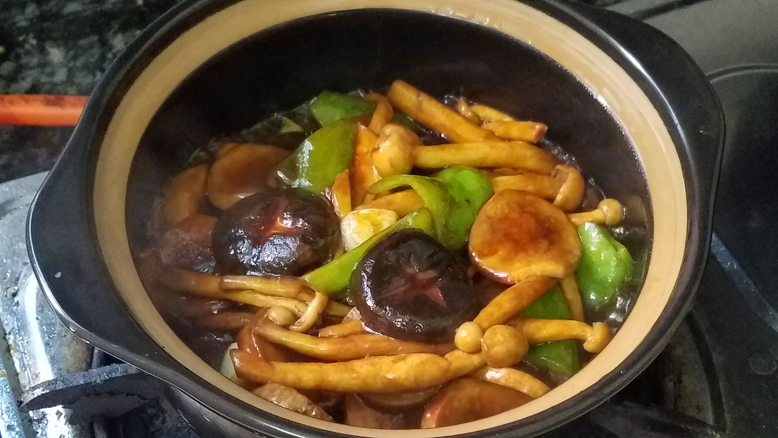 炒香菇炖鸡家常做法,炒香菇家常做法要不要焯水