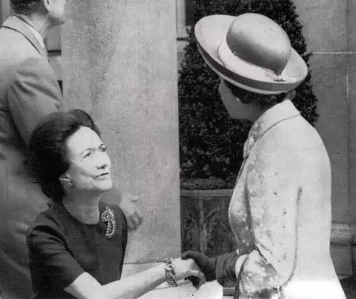 英国历史上最禁断的爱恋：国王退位，只为与她成婚