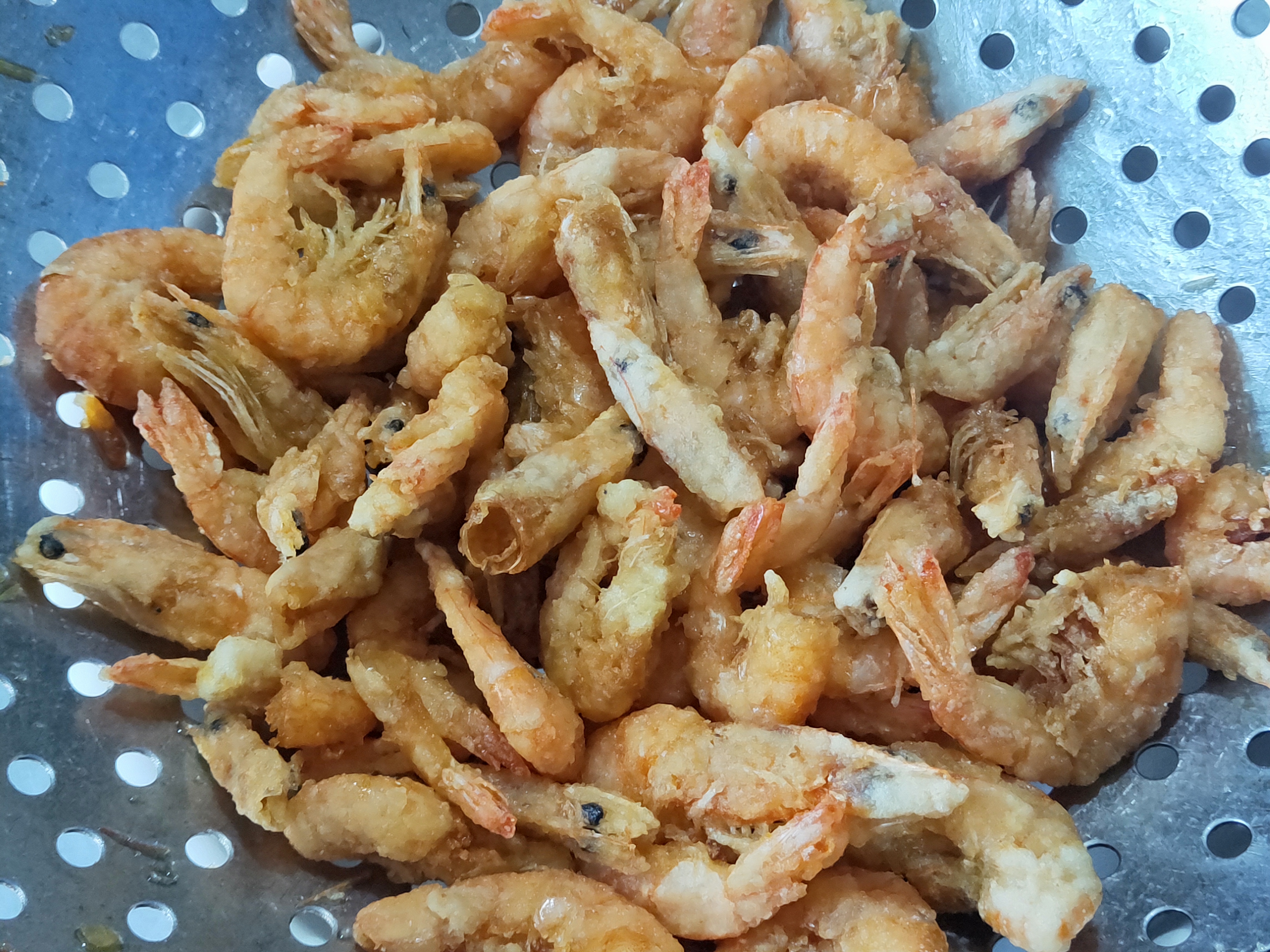 怎么炸小河虾才最好吃,饭店干炸小河虾的干炸鲜蘑怎么做