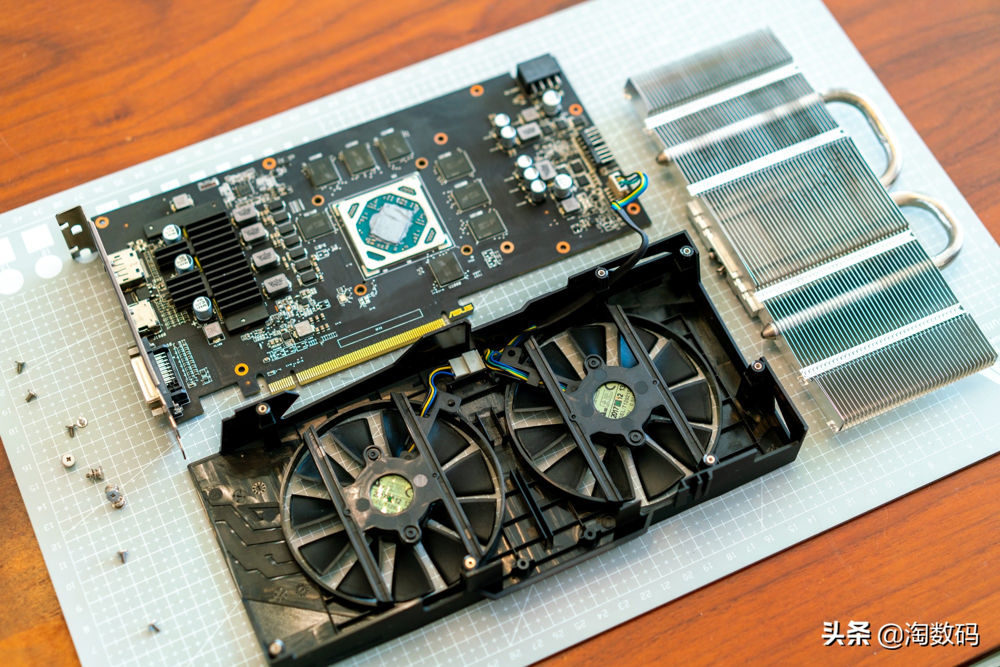 amdrx580和华硕显卡哪个好,华硕rx580白金版显卡跑分